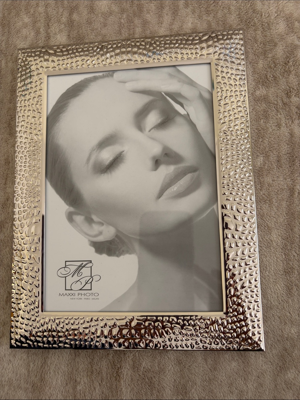 Maxxi Photo 5x7 Hammered Silver Metal Picture Frame
